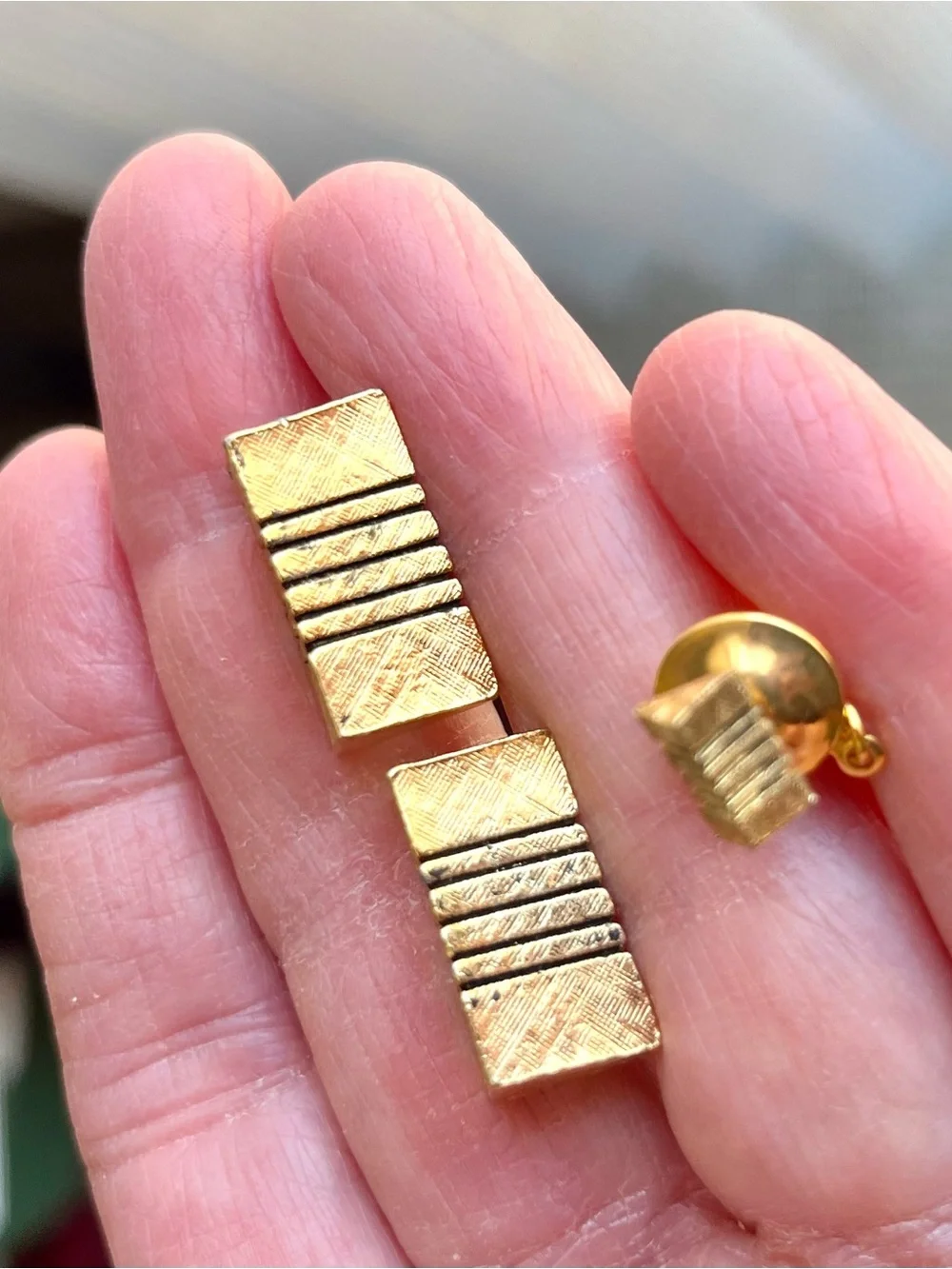 Vintage gold tone cufflinks and tie tack set!
